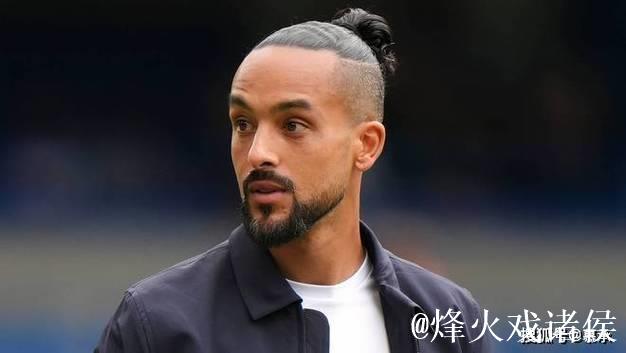 沃尔科特:维拉也是潜在争冠者,但我更担心曼城 沃尔科特:维拉也是潜在争冠者,但我更担心曼城