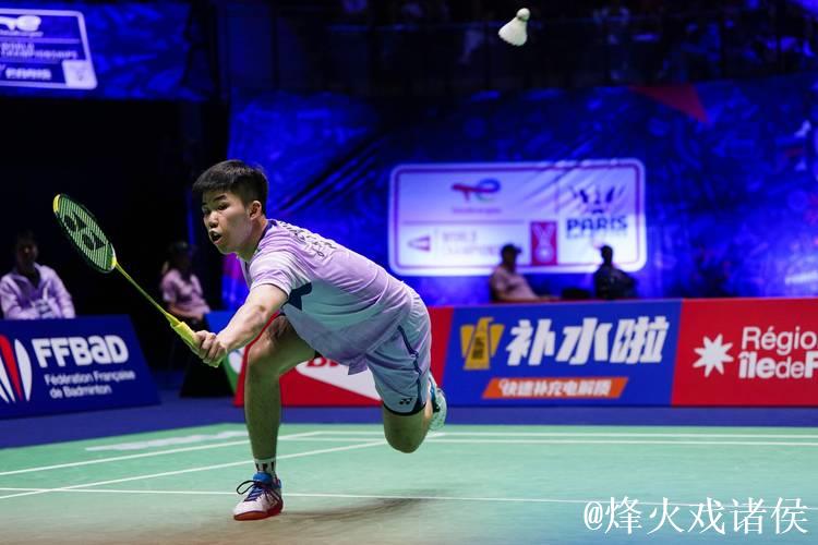 翁泓阳轻松取胜 顺利晋级羽毛球世锦赛男单次轮 翁泓阳轻松取胜 顺利晋级羽毛球世锦赛男单次轮