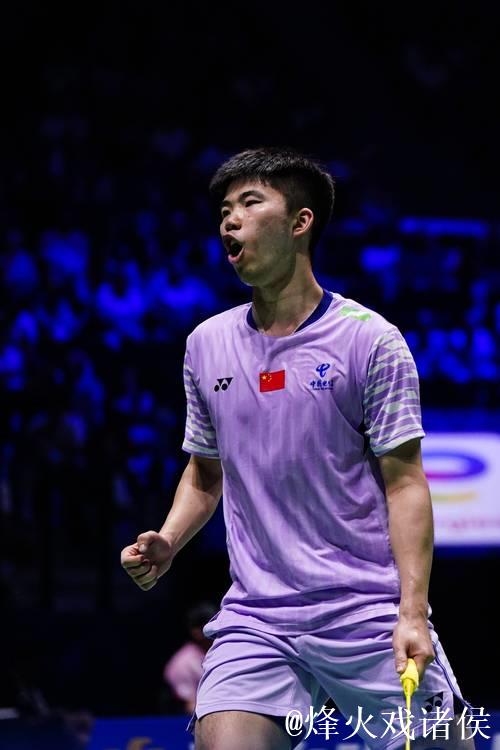 翁泓阳轻松取胜 顺利晋级羽毛球世锦赛男单次轮 翁泓阳轻松取胜 顺利晋级羽毛球世锦赛男单次轮