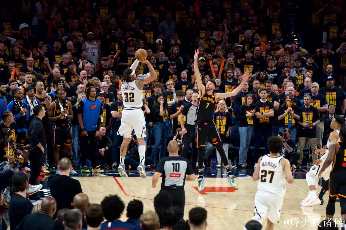 戈登身着361°AG6狂砍22分6板3助,助掘金力克独行侠 戈登身着361°AG6狂砍22分6板3助,助掘金力克独行侠